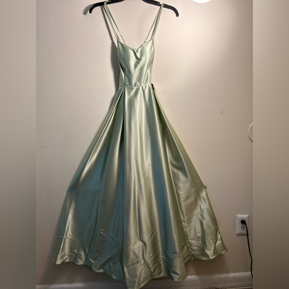 Speechless Women’s Green Pocketed Lace Up Back Satin Spaghetti Strap - Picture 3 of 9